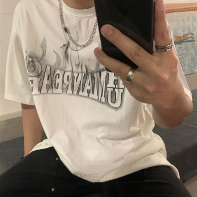 市场上装-T恤-电商T恤