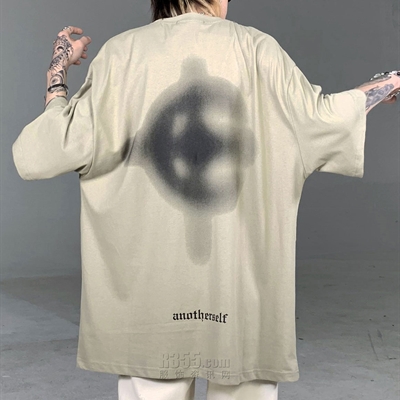 市场上装-T恤-电商T恤