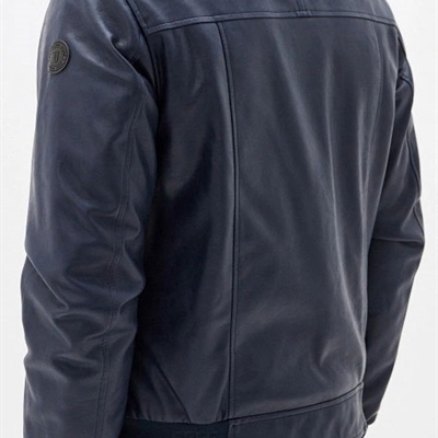 市场上装-皮衣-商务皮衣