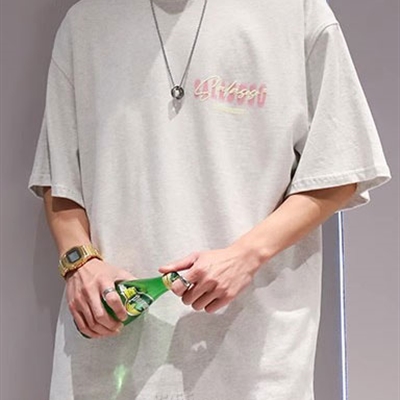 市场上装-T恤-电商T恤