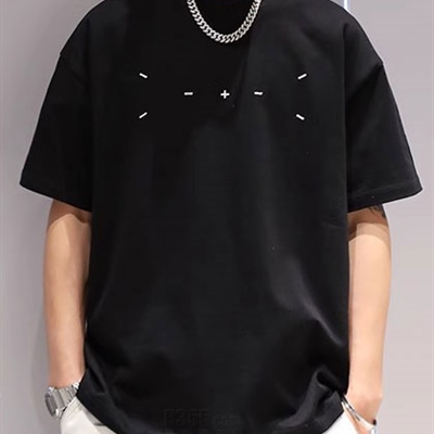 市场上装-T恤-电商T恤