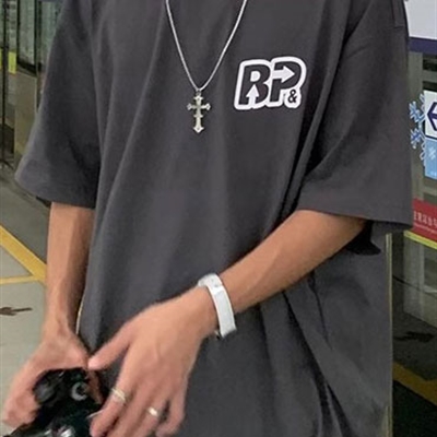 市场上装-T恤-电商T恤