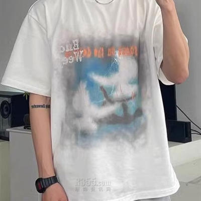 市场上装-T恤-电商T恤