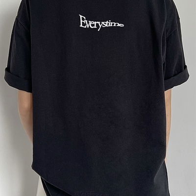 市场上装-T恤-电商T恤