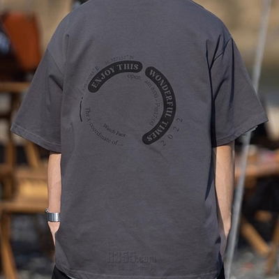 市场上装-T恤-电商T恤