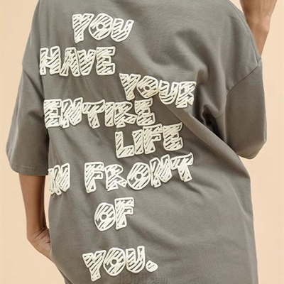 市场上装-T恤-电商T恤