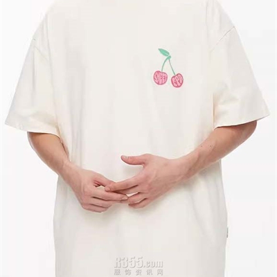 市场上装-T恤-电商T恤