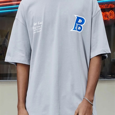 市场上装-T恤-电商T恤