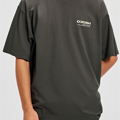 市场上装-T恤-电商T恤