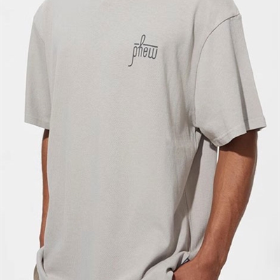 市场上装-T恤-电商T恤