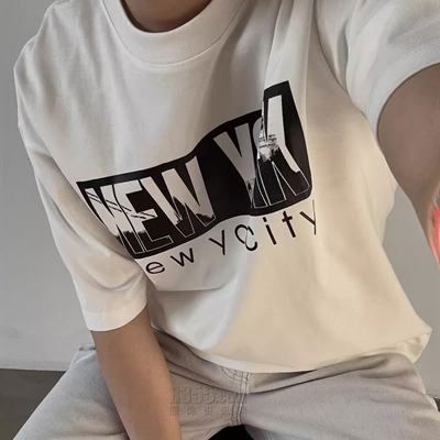 市场上装-T恤-电商T恤