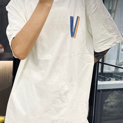 市场上装-T恤-电商T恤