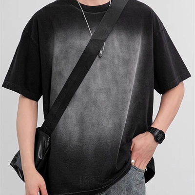 市场上装-T恤-电商T恤