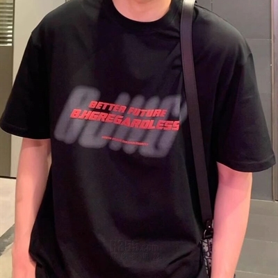 市场上装-T恤-电商T恤