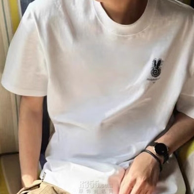 市场上装-T恤-电商T恤