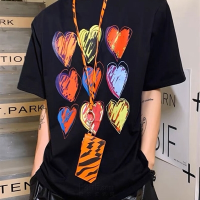 市场上装-T恤-电商T恤