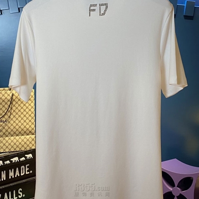 市场上装-T恤-欧货T恤