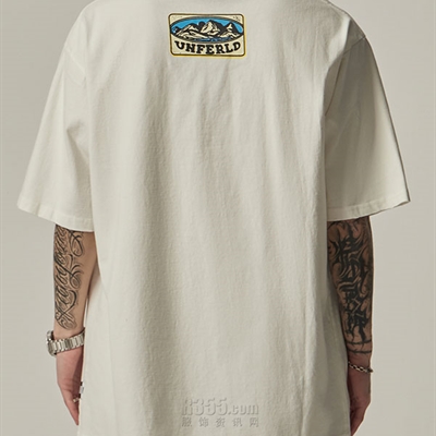 市场上装-T恤-电商T恤