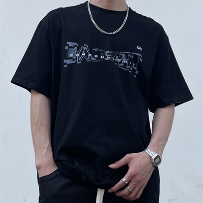 市场上装-T恤-电商T恤