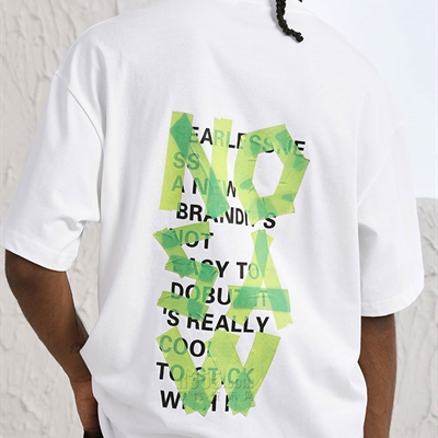 市场上装-T恤-电商T恤