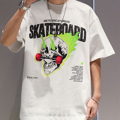 市场上装-T恤-电商T恤