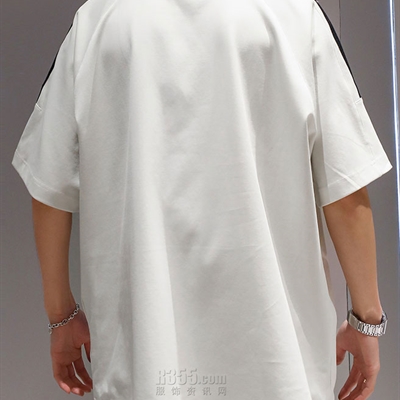 市场上装-T恤-电商T恤