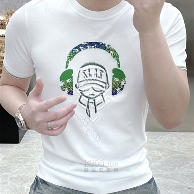 市场上装-T恤-欧货T恤