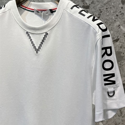 市场上装-T恤-欧货T恤