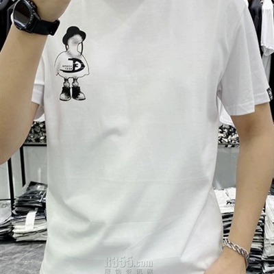 市场上装-T恤-欧货T恤