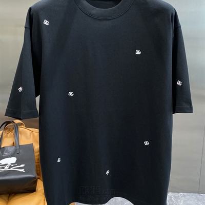 市场上装-T恤-欧货T恤