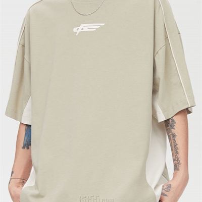 市场上装-T恤-电商T恤