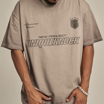 市场上装-T恤-电商T恤