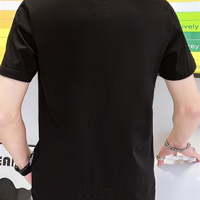 市场上装-T恤-欧货T恤