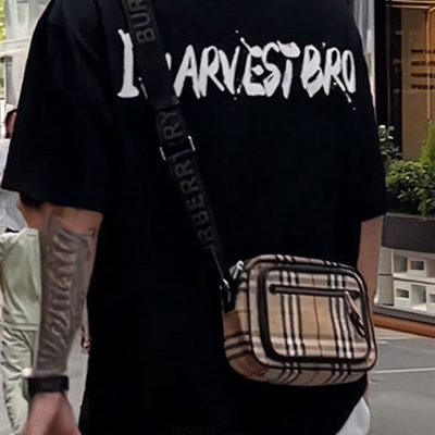 市场上装-T恤-电商T恤