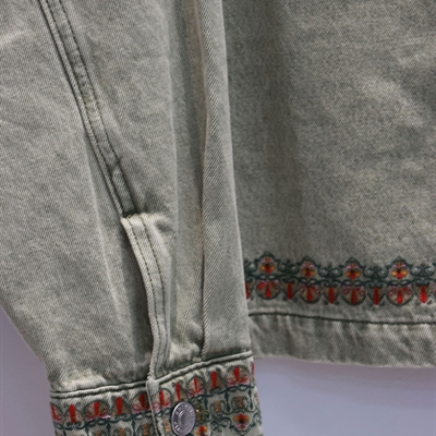 市场上装-夹克-休闲夹克