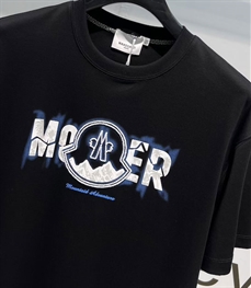 市场上装-T恤-欧货T恤