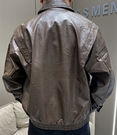 市场上装-皮衣-休闲皮衣