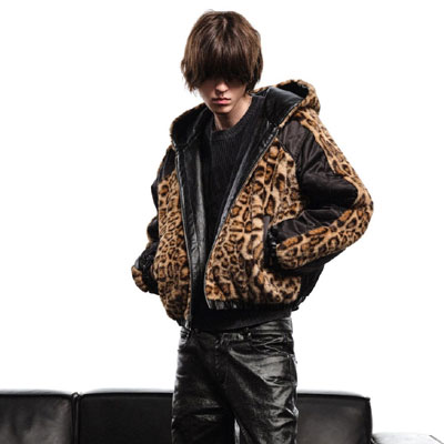 中国《WHOOSIS》2025秋冬潮流前卫男装