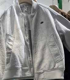 市场上装-皮衣-休闲毛衫