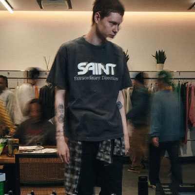 日本《SAINT Mxxxxxx  ×  BAPE×  Amy Winehouse 》2026秋冬休闲时尚男装